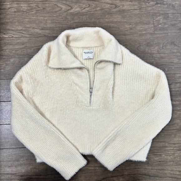 Abercrombie & Fitch Sweaters - Abercrombie & Fitch Sweater